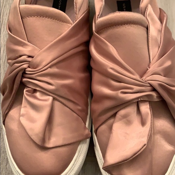 3/$15 STEVE MADDEN Pink satin slip on shoes size 7 - Picture 3 of 5
